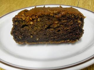 Bizcocho de caqui, nueces y sésamo