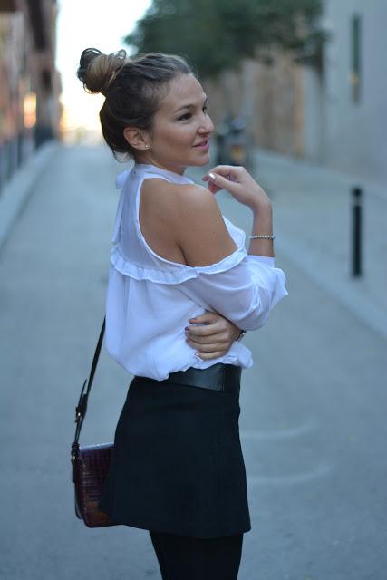 OFF SHOULDER BLOUSE