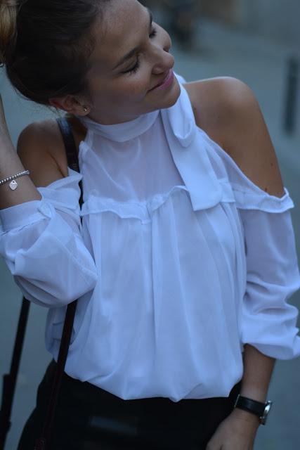 OFF SHOULDER BLOUSE