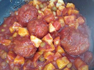 ALBÓNDIGAS A LA JARDINERA ALBÓNDIGAS A LA JARDINERA