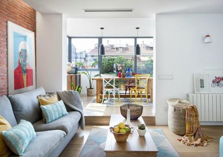 Color y luz en una vivienda de Barcelona Color y luz en una vivienda de Barcelona