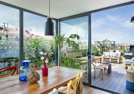 Color y luz en una vivienda de Barcelona Color y luz en una vivienda de Barcelona