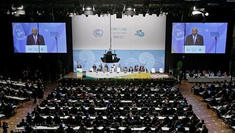 EPA2977. BONN (ALEMANIA), 06/11/2017.- El primer ministro de Fiyi, Frank Bainimarama, presidente de COP23/CMP13, da un discurso durante la inauguración de la Conferencia sobre el Cambio Climático de la ONU COP23 en Bonn (Alemania) hoy, 6 de noviembre de 2