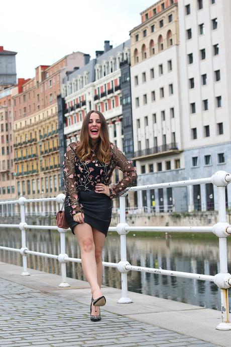 Outfit de noche con transparencias