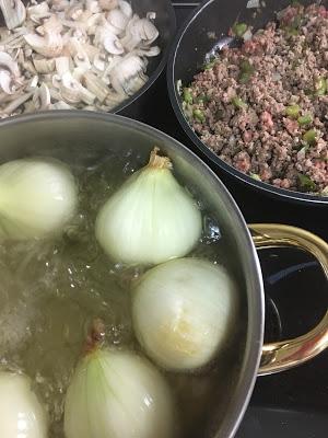 Cebollas Rellenas De Carne Y Champiñones