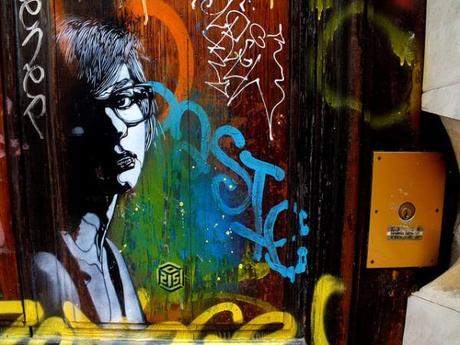 Un artista Francés pinta sus retratos en lugares destrozados -C215 un genio del Street Art