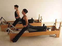 ¿Cómo son los ejercicios Pilates con aparatos?