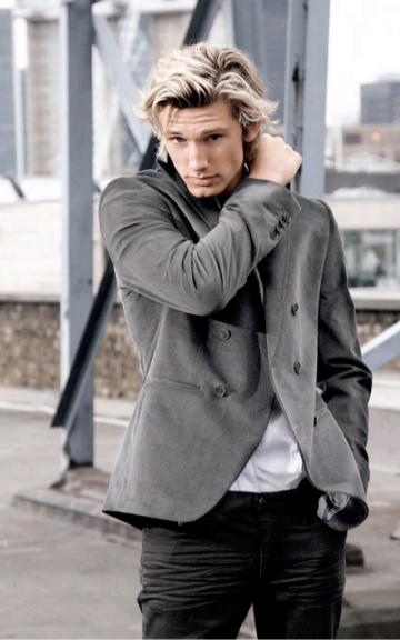 Alex Pettyfer se acerca a The Hunger Games