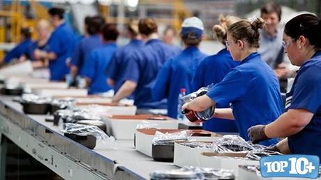 Trabajador de fábrica-entre-las-profesiones-con-mayores-tazas-de-divorcios