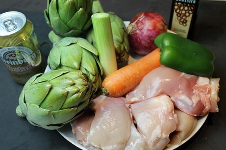 Pollo a la cerveza con setas y alcachofas