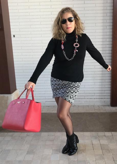 Falda étnica para un outfit working girl