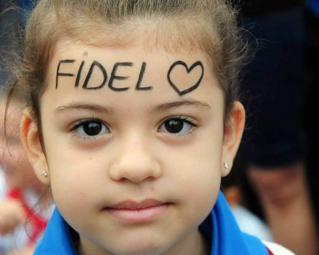 Fidel y los niños cubanos.