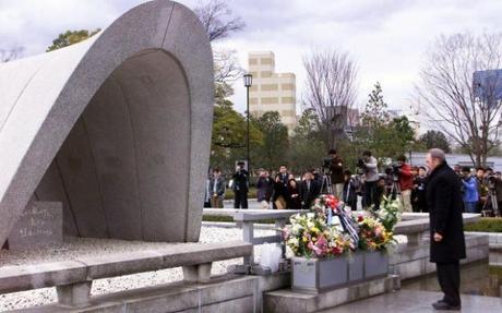 La traductora japonesa de Fidel cuenta sus anécdotas El Comandante en Jefe Fidel Castro Ruz, durante su visita a la ciudad de Hiroshima, en Japón, el 3 de agosto de 2003, rindió homenaje a las victimas del bombardeo atómico de Estados Unidos ocurrido en agosto de 1945. AIN FOTO/Pablo PILDAIN/sdl
