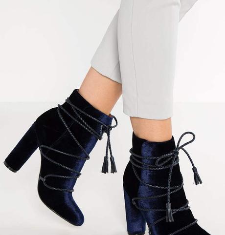 Moda: Calzado de terciopelo azul… ¡a tus pies! Moda: Calzado de terciopelo azul… ¡a tus pies!
