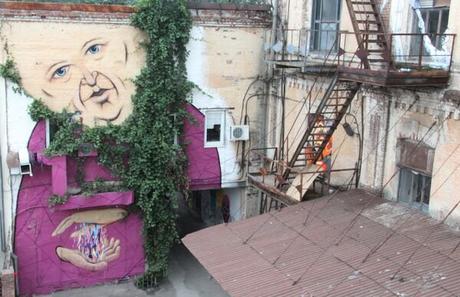 Un artista Ruso revive los lugares muertos con insolitos graffitis
