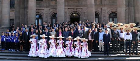 Entregan premio Estatal “20 de Noviembre”