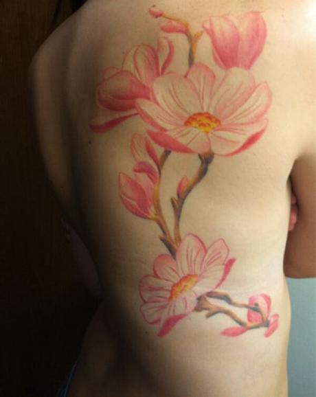 Ideas de Tatuajes para mujeres de magnolias rosadas