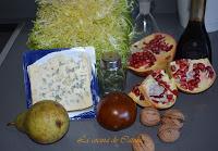 Ensalada de escarola, granada, pera y queso azul