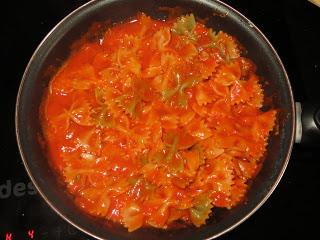 PASTA CON SALSA DE PIQUILLOS