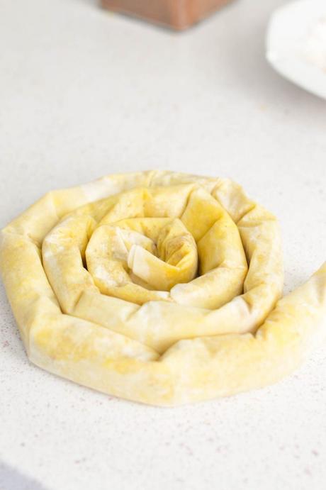 Tarta de manzana espiral con pasta filo