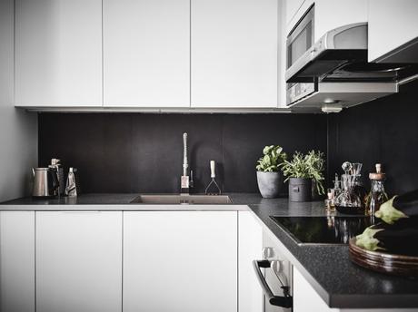 planta abierta mini piso decoración estilo nórdico negro estilo nórdico blanco estilo escandinavo dormitorio en negro diáfano decoración negro 