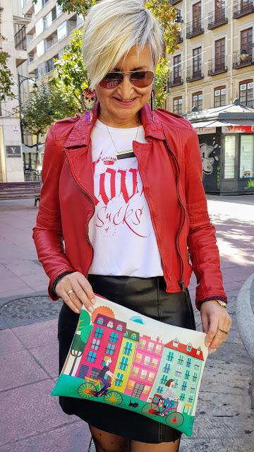 Rojo y negro roquero Rojo y negro roquero