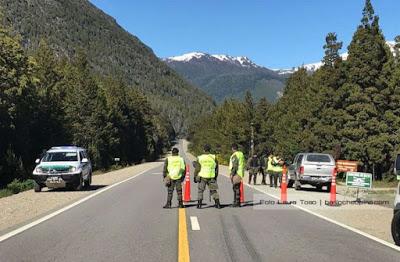 La Ruta 40 está cortada en la zona de Mascardi por un desalojo federal