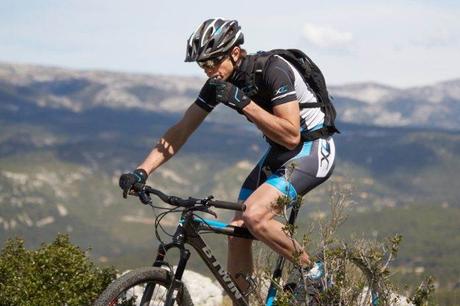 Como influye el peso de un ciclista al montar en bicicleta