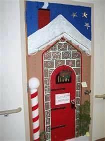 18 ideas espectaculares para decorar puertas en navidad