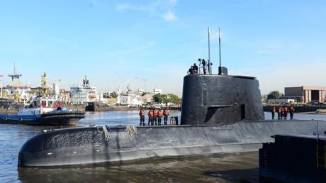 La tragedia del submarino San Juan (S - 42 ) de la Armada Argentina.