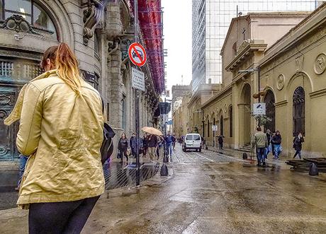 Microcentro porteño en día llovioso.