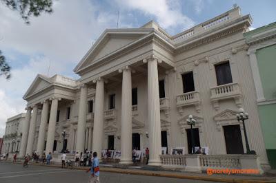 Fidel en Santa Clara sobre caballetes [+ fotos]