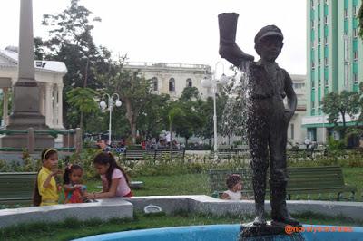 Fidel en Santa Clara sobre caballetes [+ fotos]