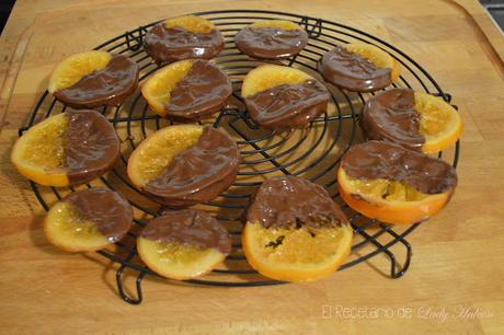 Naranjas confitadas y bañadas en chocolate - Reto #asaltablogs Naranjas confitadas y bañadas en chocolate - Reto #asaltablogs