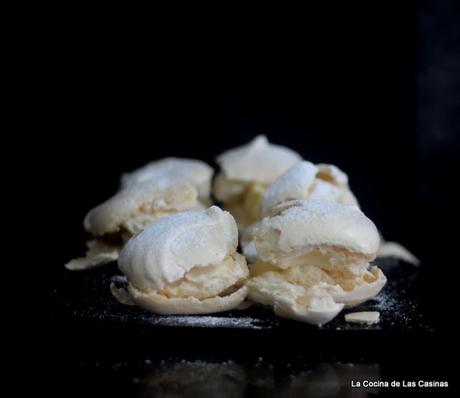 Merengues rellenos de Crema de Mantequilla Merengues rellenos de Crema de Mantequilla