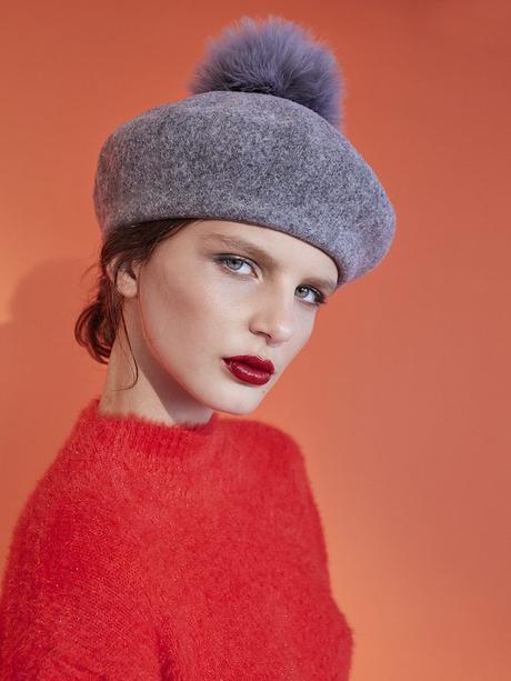 Es Boina manía! ideas salva-looks para llevar el accesorio de moda del invierno boina_pon pon gris