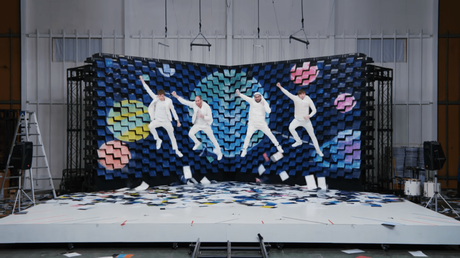 La banda OK Go lo ha vuelto a hacer y ha lanzado un videoclip hecho con 567 impresoras