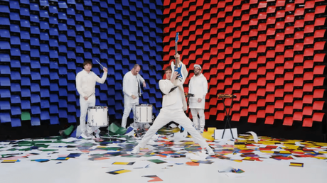 La banda OK Go lo ha vuelto a hacer y ha lanzado un videoclip hecho con 567 impresoras
