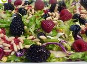 Ensalada frutos rojos vinagreta piñones