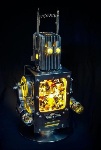 15 Robots Increíbles e iluminados esculpidos con piezas recicladas por Brauer