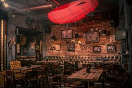 Un Pub en Romanía te hace viajar en el tiempo con su estilo Steampunk Un Pub en Romanía te hace viajar en el tiempo con su estilo Steampunk