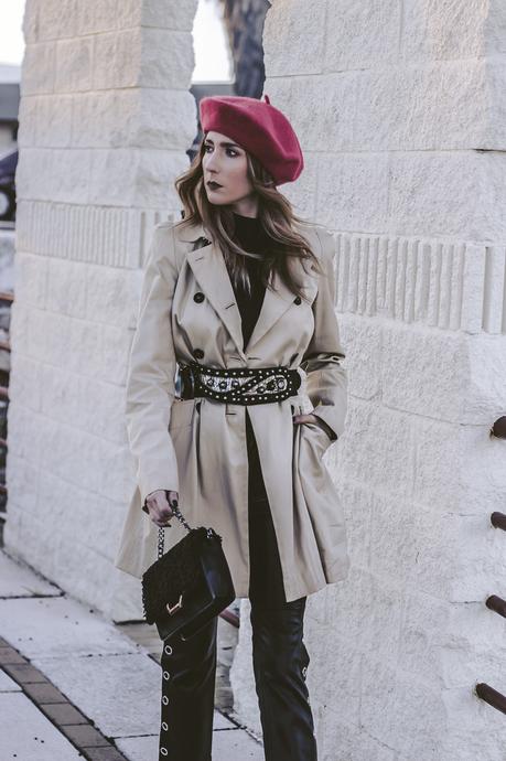 TRENCH+ RED BERET