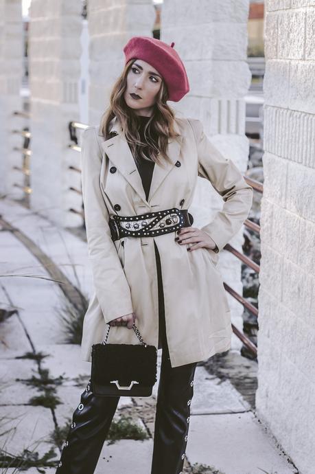 TRENCH+ RED BERET