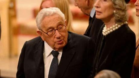 .. y Henry volvió a coger su fusil