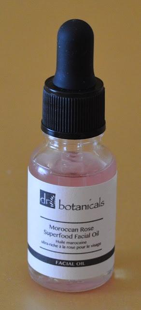 El aceite facial “Moroccan Rose Superfood Facial Oil” de DR.BOTANICALS
