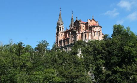 Tres destinos perfectos para el turismo rural en Asturias Basilica-Covadonga