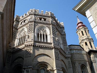 Al menos 30 catedrales que pertenecían al Estado desde 1931 pasaron a ser de la Iglesia, cada vez más rica. Al menos 30 catedrales que pertenecían al Estado desde 1931 pasaron a ser de la Iglesia, cada vez más rica.