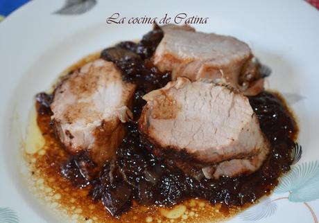 Solomillo de cerdo con cebolla caramelizada