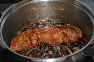 Solomillo de cerdo con cebolla caramelizada Solomillo de cerdo con cebolla caramelizada