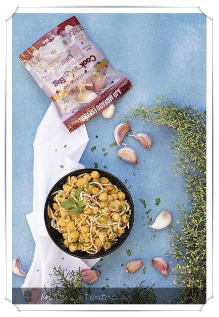 Ensalada tibia de Garbanzos, Gulas y Ajos Ensalada tibia de Garbanzos, Gulas y Ajos